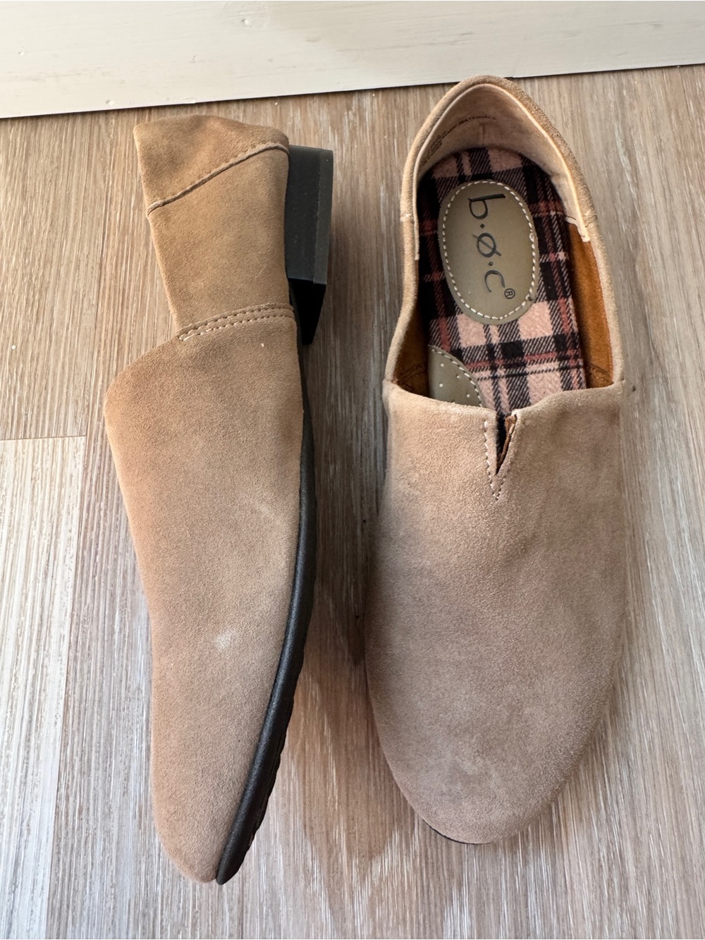 b.o.c Born Women’s 7.5 Taupe Suede Leather Loafer Flats Smoking Slippers